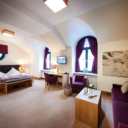 Goebel's Aqua Hotel *